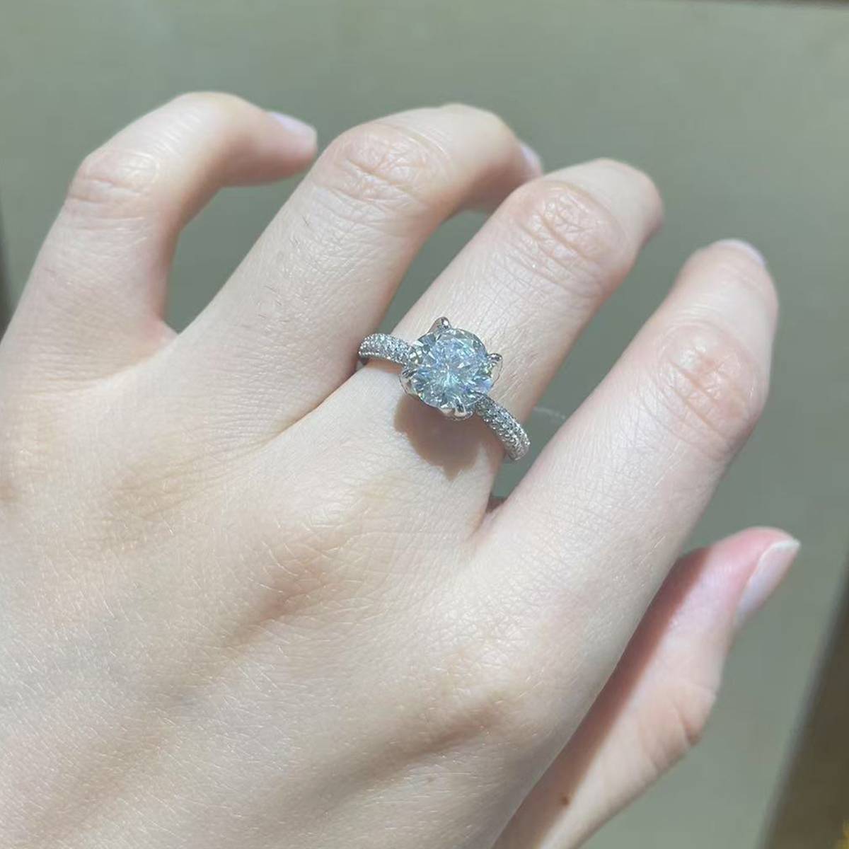 轻奢枕形钻女戒S925银镀18K白金定制选款主石莫桑钻2.5ct/副石高碳钻
